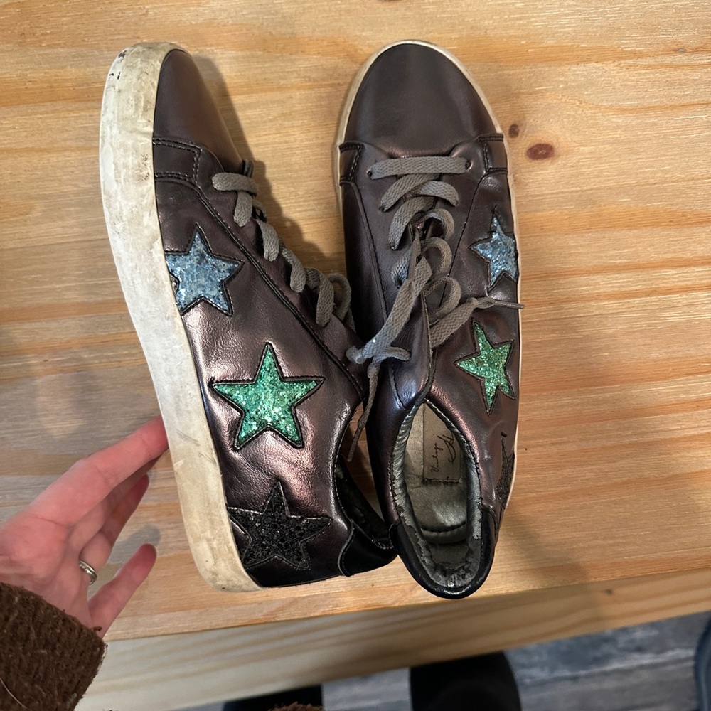 Vintage Havana Brown Sneakers with Star Accents